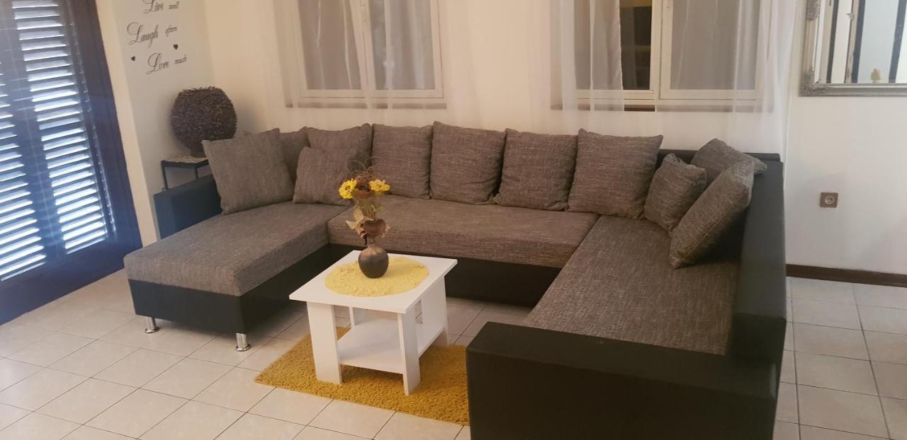 Apartments Petra ตรีบูนย์ ภายนอก รูปภาพ