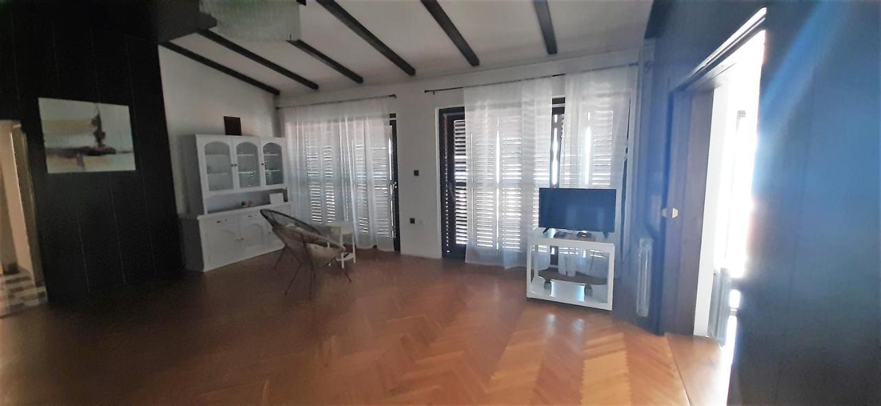 Apartments Petra ตรีบูนย์ ภายนอก รูปภาพ